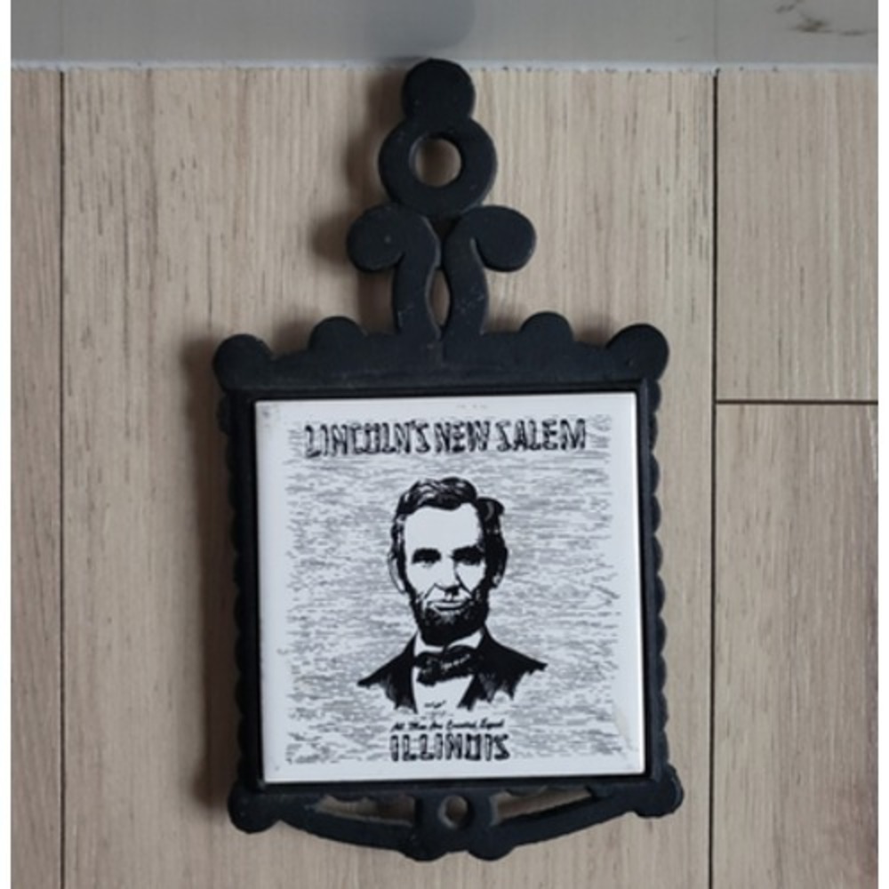 KK Lincoln New Salem Illinois Trivet Cast Iron Ceramic Black Vintage Souvenir